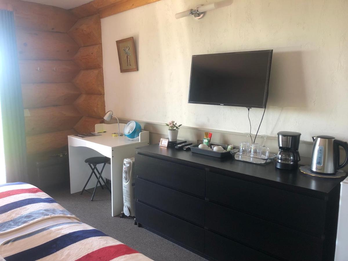 Cariboo Log Guest house